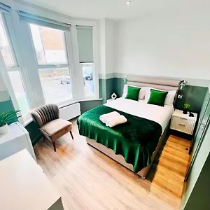 43 Ensuite Look Like Locations , Londyn Wielka Brytania