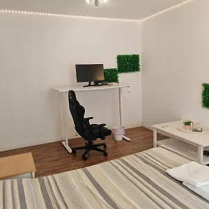 Apartament Work & Chill - Stylish Studio, Ergonomic Office Setup, Larnaca